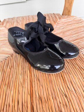 Capezio Girls Jr. Tyette Black Tap shoes- Toddler size 9.5
